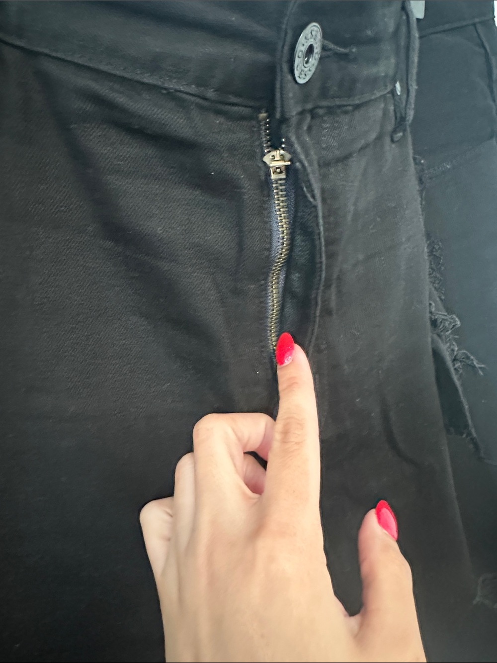 Guess Black Distressed Jean Shorts - Picture 4 of 7